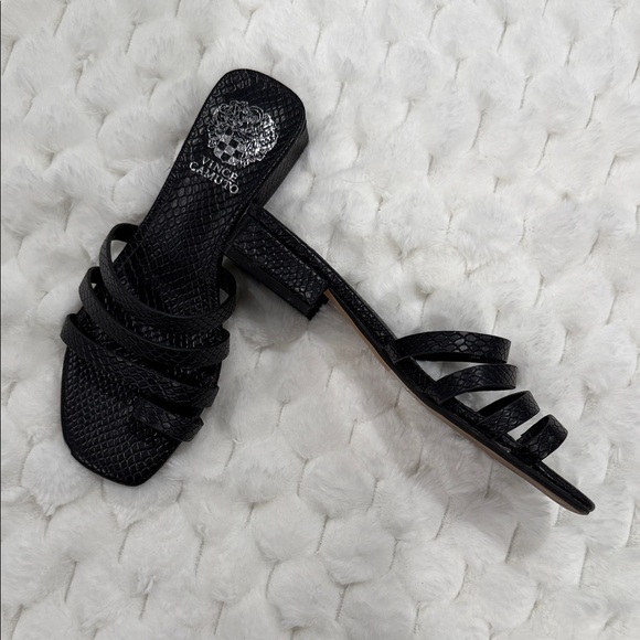 Vince Camuto Black Textured Women's Sandals - Picture 2 of 4